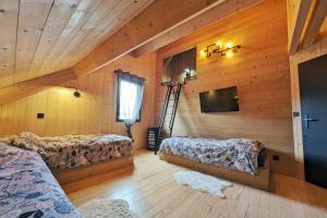 Maisons de vacances La Fleche 2 - Chalet Standing - Jacuzzi Privatif : photos des chambres