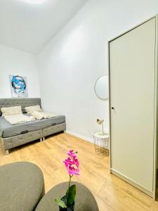 Cozy Private Rooms in 9-Bedroom Apartment Near Augarten