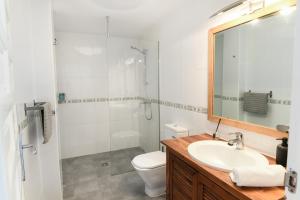 Heated pool and fantastic views BBQ Beach 5 mins