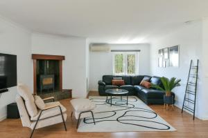 Heated pool and fantastic views BBQ Beach 5 mins