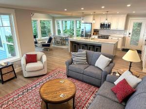 The Blue Bungalow, Seneca Lake