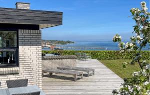 3 Bedroom Beautiful Home In Hejls - 4-star hotels in Hejls