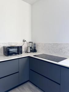 Loft épuré avec parking privé.