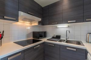 One bedroom apartment at the foot of the stations