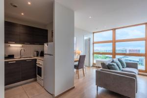 One bedroom apartment at the foot of the stations