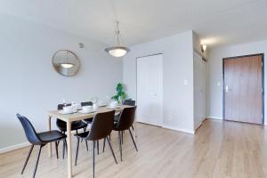 Spacious and Minimalist Apartment on Pentagon City