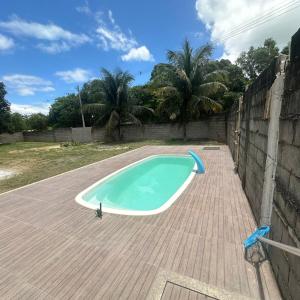 casa com picina na praia ponta da fruta