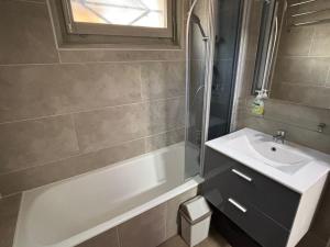 Studio au pied des pistes avec terrasse, parking et animaux acceptés! - FR-1-692-102