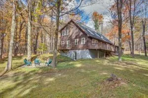 Deck and Game Room Finger Lakes Family Retreat - Lansing