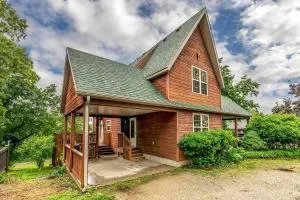 Walk to Lake Lampe Cabin with Fireplace and Deck! - Lampe