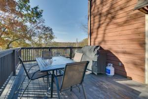 Walk to Lake Lampe Cabin with Fireplace and Deck!