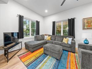 5 Bedroom - Located in Old Town Eagle
