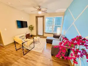 Full Apartment, Pet-Friendly, King Bed, 15 Min to Parks, Resort-Style Amenities - Bear Island