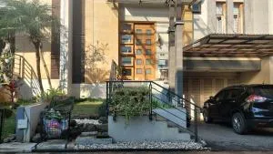 Casa Como Ciumbuleuit - spacious 3 Beds Townhouse - Cikareumbi 2