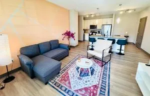 Full Apartment, King Bed, 15 Min to Parks, Pet-Friendly, Resort-Style Amenities - Bear Island