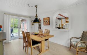 Gorgeous Home In Ulfborg With Wifi