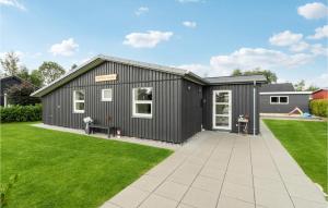 Beautiful Home In Hadsund With Wifi