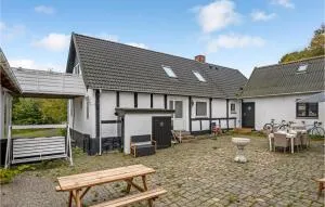 Awesome Apartment In Allinge With Wifi - Bådsted