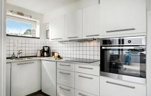 2 Bedroom Awesome Apartment In Allinge