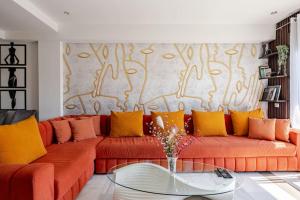Sunlit Orange Suite - TGV and Marina Access