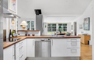 Cozy Home In Grenaa With Wifi