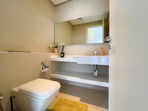 Modern 1BR Panoramic View, West Avenue