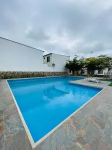 Casa hermosa con piscina bonita - Anconcito
