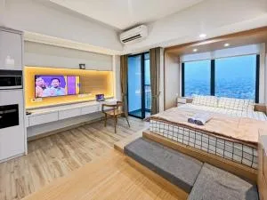Stylish Studio SouthGate Apt with Pool, Gym, Netflix by 2ndHome - Jagakersa
