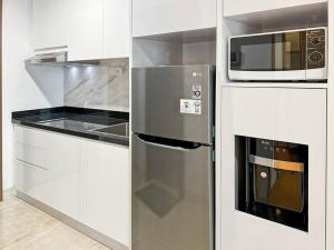 Stylish Studio SouthGate Apt with Pool, Gym, Netflix by 2ndHome