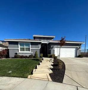 Amazing Lincoln Home with Pool and Hot Tub - Nicolaus