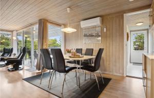 Three-Bedroom Holiday Home In Hvide Sande