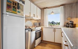 Three-Bedroom Holiday Home In Hvide Sande