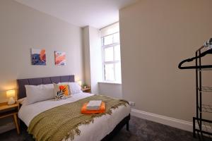 Large 2-3 Bed FREE Parking, En-suite