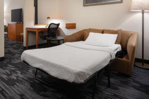 King Suite room in Fairfield Inn & Suites by Marriott Visalia Tulare