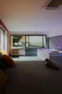Appartements AppartSpa59 - Suite Tentation - Balneo, Sauna - Secret Room en option supplementaire : photos des chambres