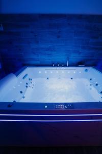 Appartements AppartSpa59 - Suite Tentation - Balneo, Sauna - Secret Room en option supplementaire : photos des chambres