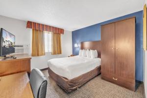 Queen Bed Non-Smoking room in City Center Inn