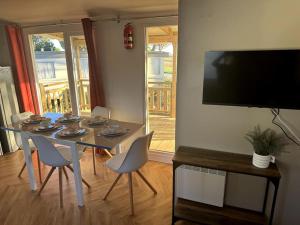Maisons de vacances Mobile Home 450 4-6 pers Camping Siblu Le Lac des Reves : photos des chambres