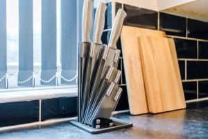 Stylish 3BDR House By Vista Stays Short Lets & Serviced Accommodation Manchester With Free Parking, Pool Table and PS4