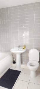 Sunderland Villa Luxuria House and Apartment Accommodation - Free Double Private Parking