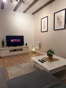 Le Cocon de lArc, parking free