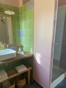 B&B / Chambres d'hotes Le Moulin Du Port : Chambre Double - Vue sur Parc