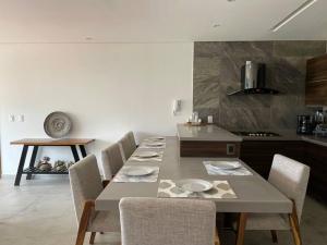 Lovely 3 bedroom condo with rooftop