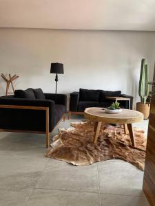 Lovely 3 bedroom condo with rooftop