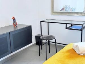 Charming one bedroom flat with terrace-BELV1