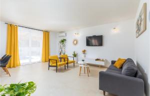 Lovely Home In Valbandon With Wifi