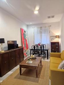 Spacious apartment in Seville with garden, 85 m²