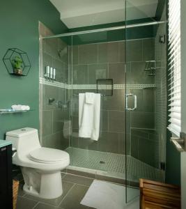 Downtown, contemporary, 2 bedroom, Roof Terrace! 4B