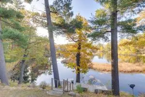 Antiquing and Fishing Riverfront Waupaca Home! - Iola