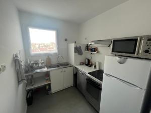 Beau grand 2 pièces balcon dernier étage calme vue dégagée sud